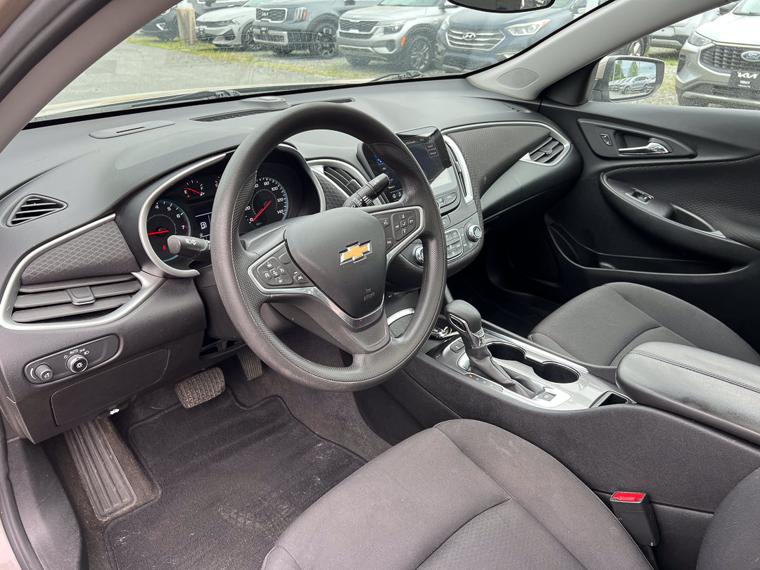 Used 2023 Chevrolet Malibu LT w/ Driver Confidence Package FWD image 15