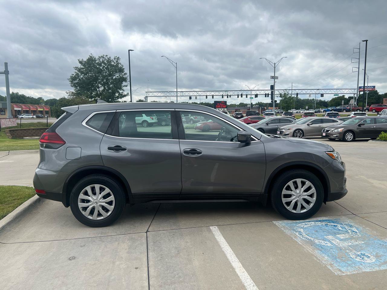 Used 2018 Nissan Rogue S FWD image 5