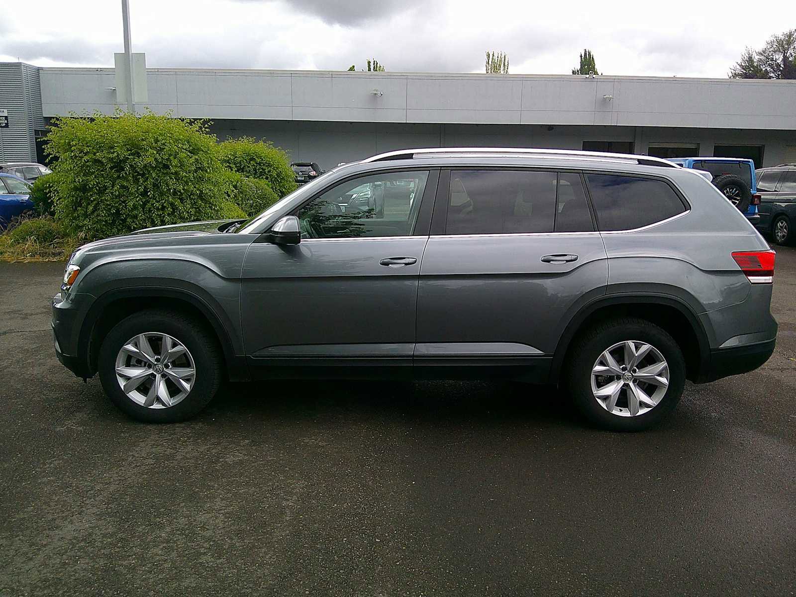 Used 2019 Volkswagen Atlas SE w/ Towing Package AWD/4WD image 2