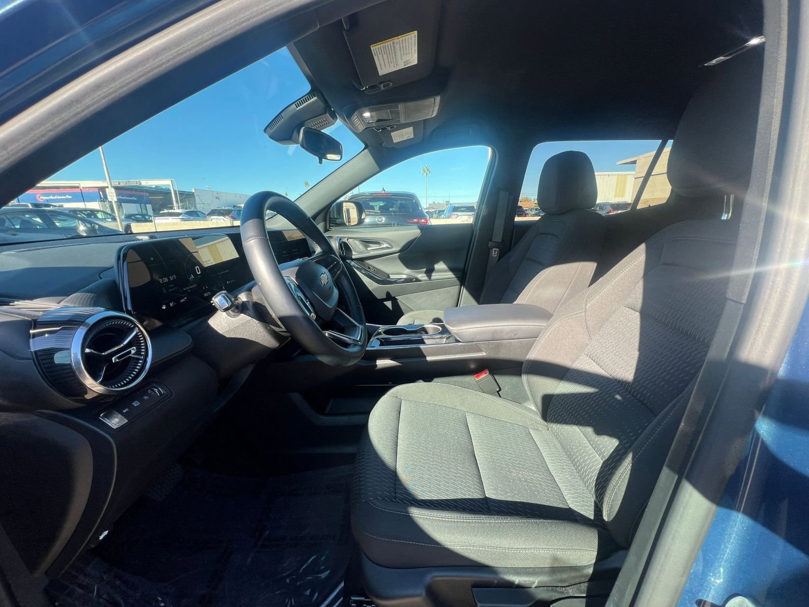 Used 2025 Chevrolet Equinox LT image 27