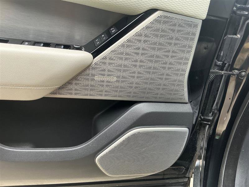 Used 2018 Land Rover Range Rover Velar R-Dynamic SE image 29