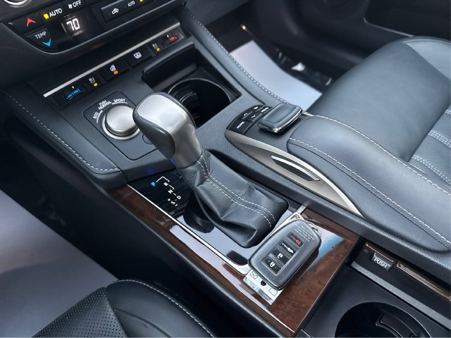Used 2018 Lexus ES 350 w/ Luxury Package w/Wood Trim FWD image 35