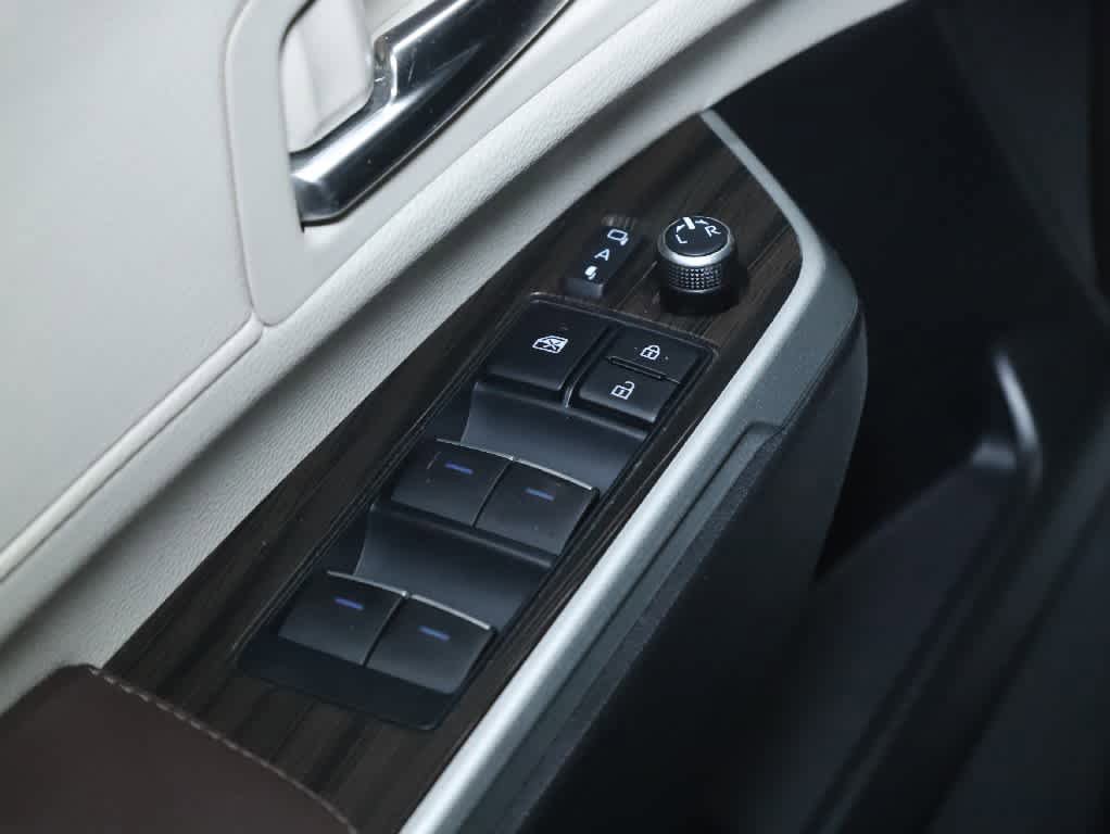 Certified 2022 Toyota Sienna Platinum AWD/4WD image 17
