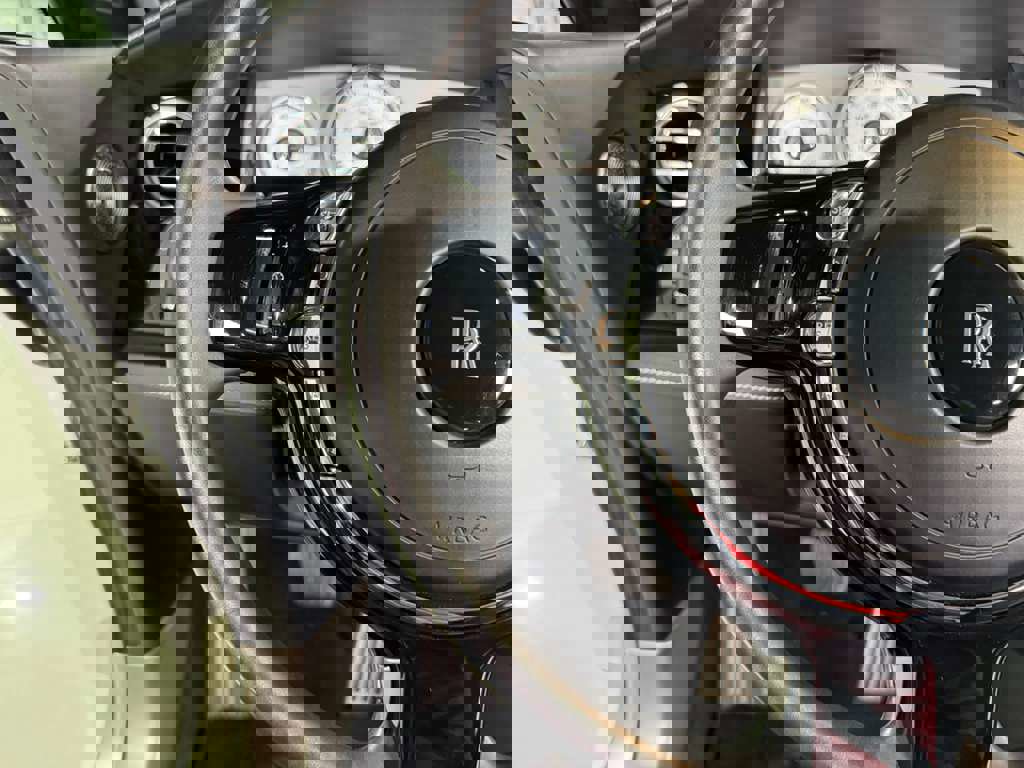 Used 2019 Rolls-Royce Dawn image 25