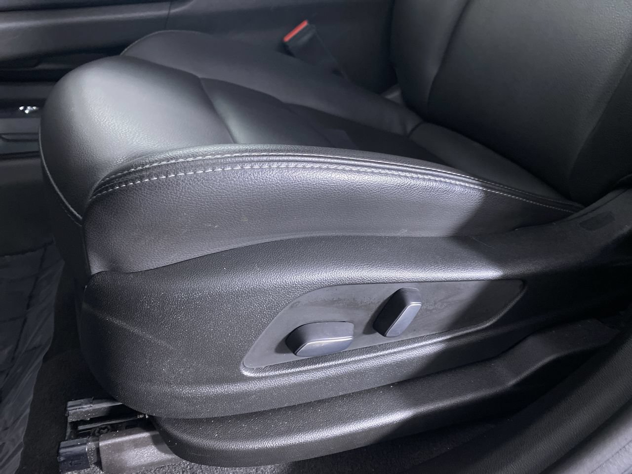 Certified 2024 Cadillac XT6 Luxury w/ LPO, Floor Liner Package AWD/4WD image 9
