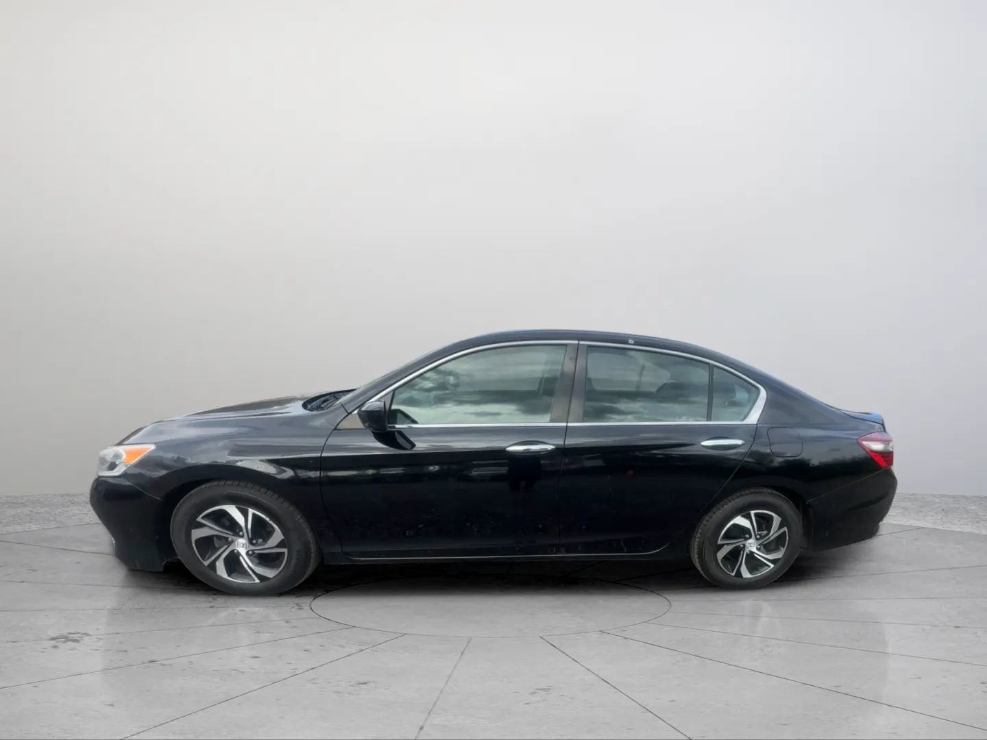 Used 2017 Honda Accord LX image 2