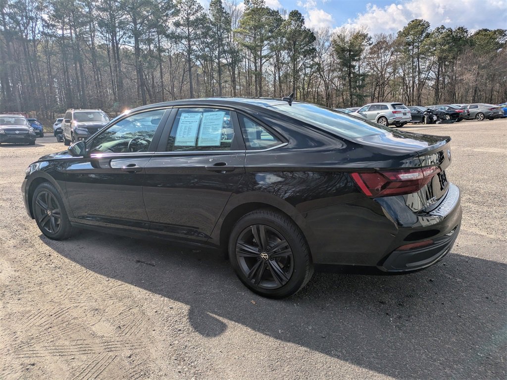 Used 2023 Volkswagen Jetta SE image 6