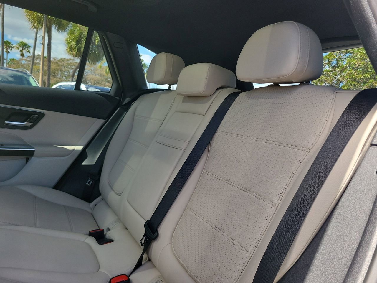 Used 2025 Mercedes-Benz GLC 300 image 13