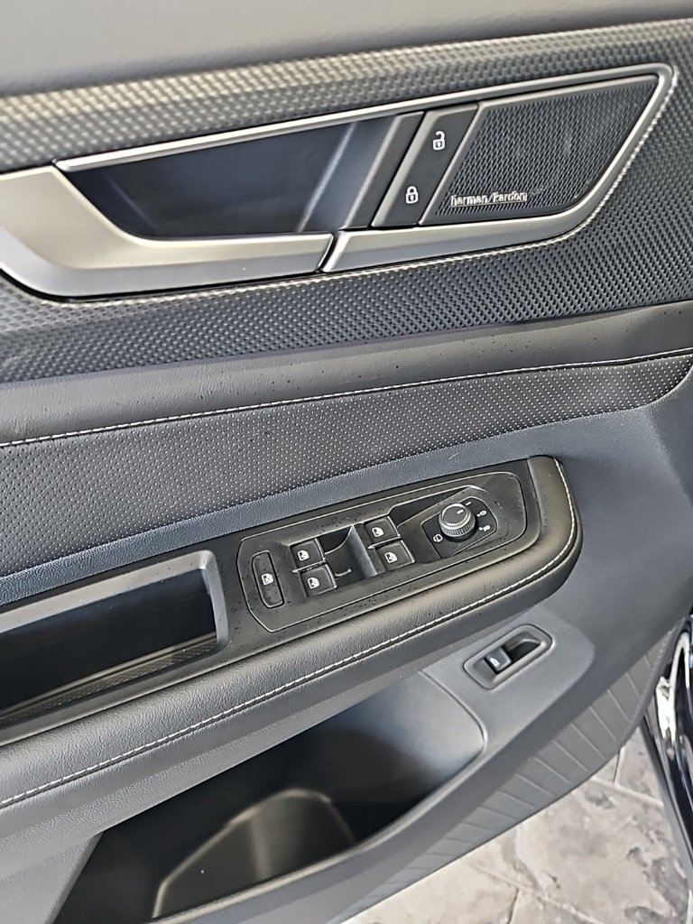 New 2026 Volkswagen Atlas Cross Sport SEL Premium R-Line image 27