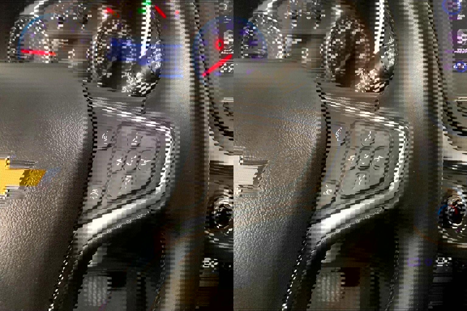 Used 2024 Chevrolet Equinox LT w/ LPO, Floor Liner Package image 19