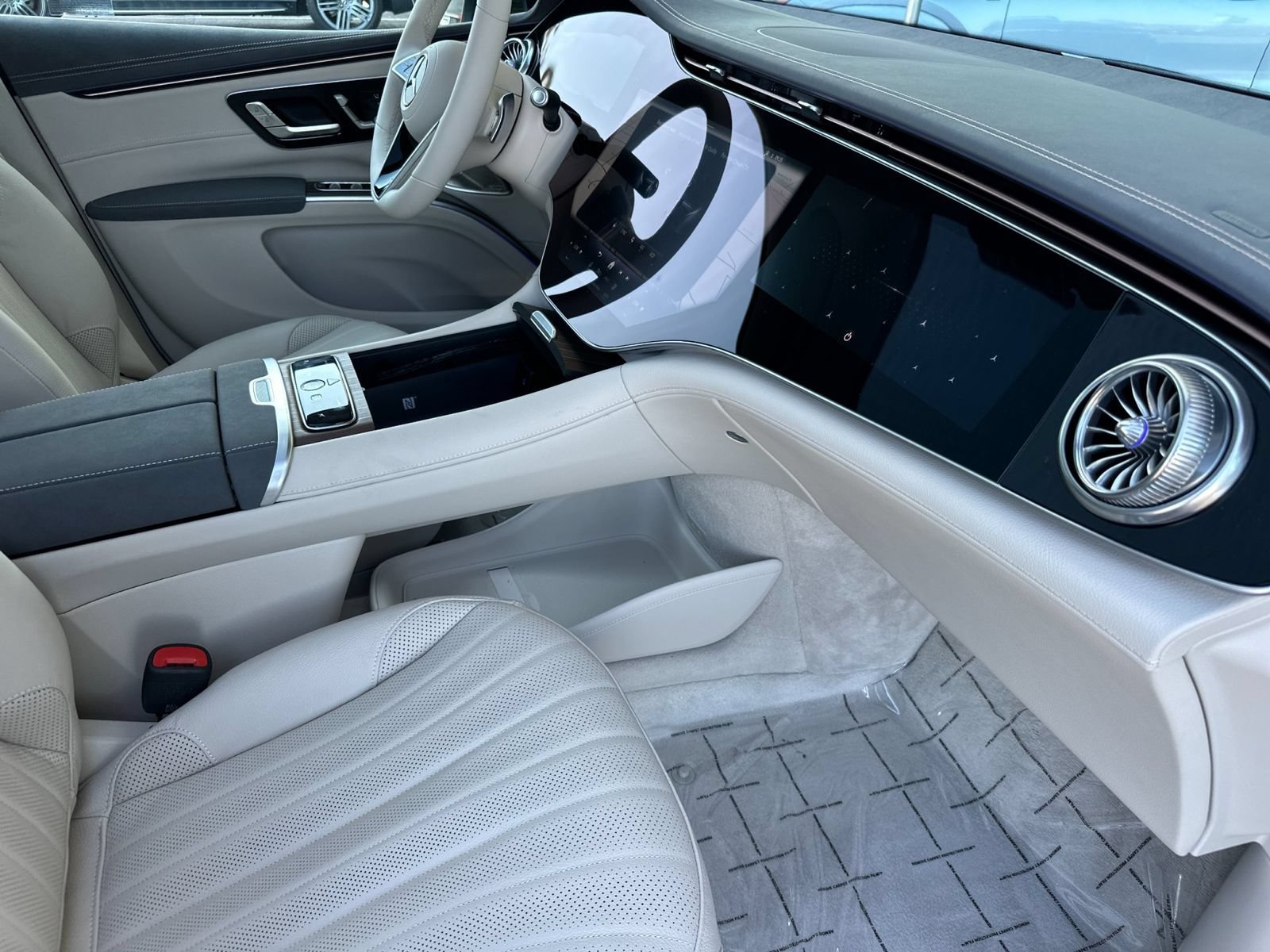 New 2026 Mercedes-Benz EQS 400 4MATIC SUV image 16