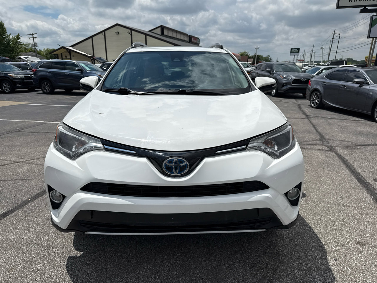 Used 2018 Toyota RAV4 XLE image 3