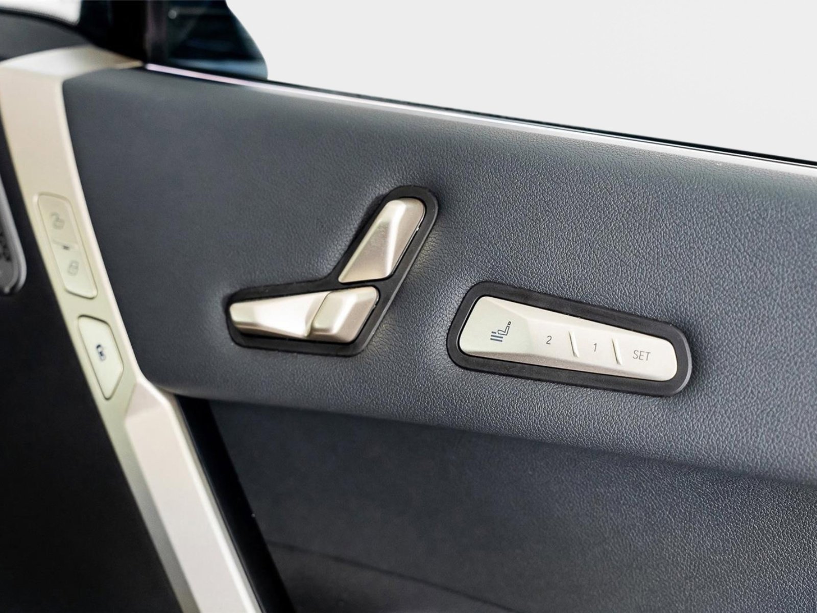 Used 2024 BMW iX M60 image 57