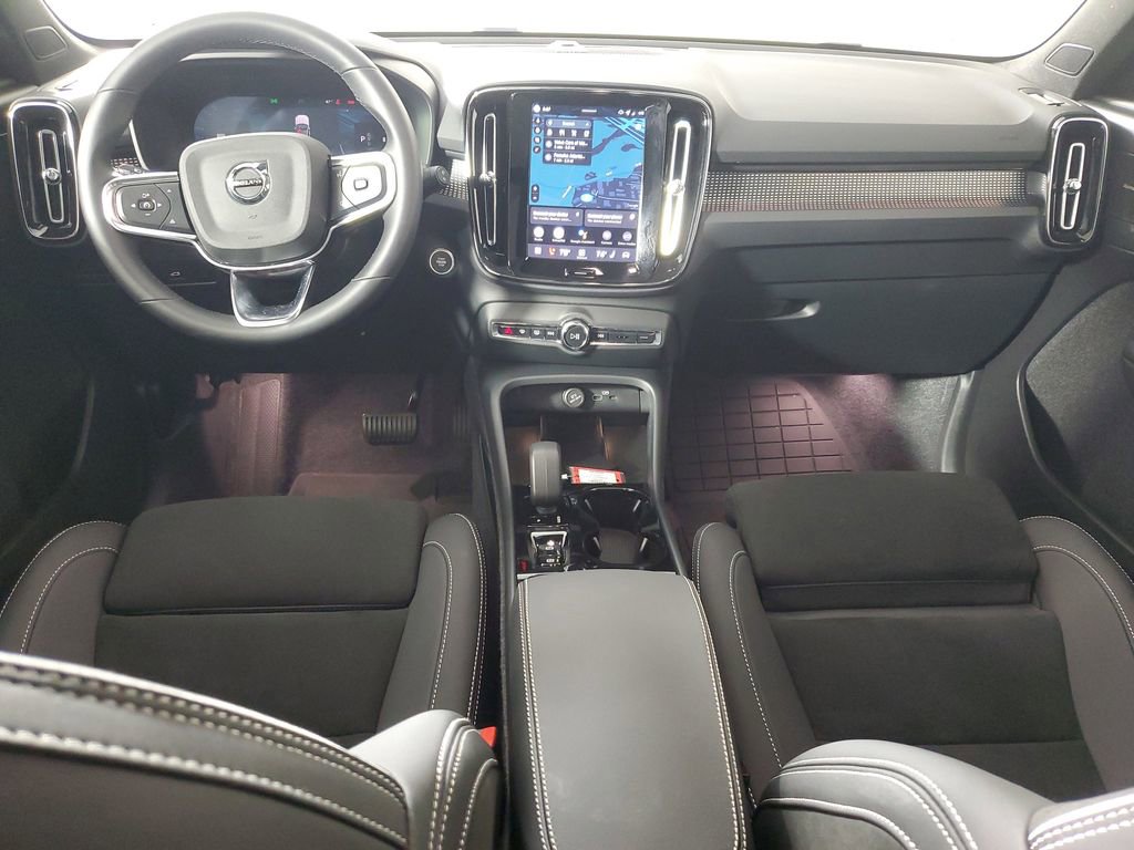 Certified 2026 Volvo XC40 B5 Ultra w/ Climate Package image 17