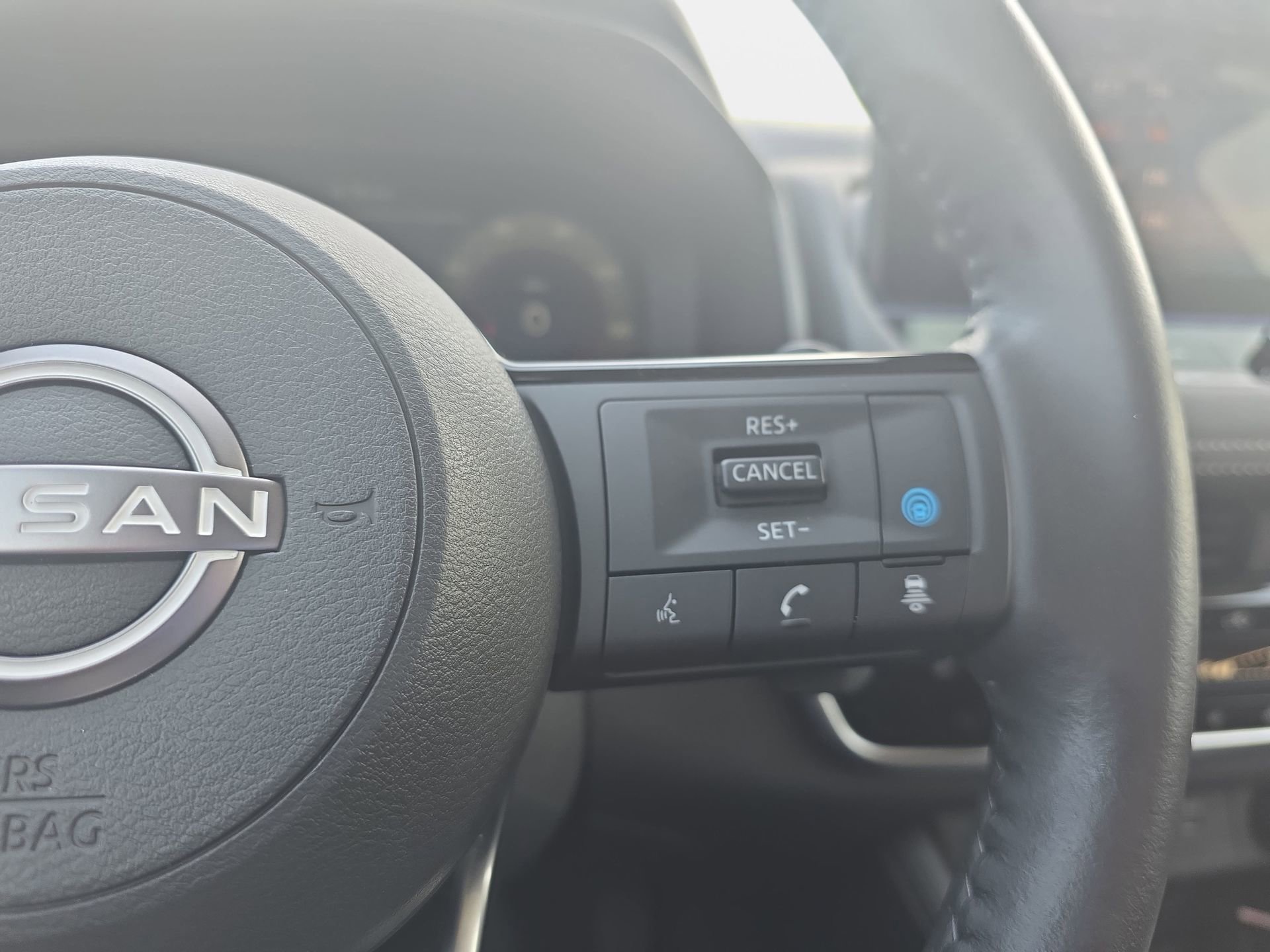 Used 2024 Nissan Rogue Platinum w/ Platinum Premium Package FWD image 18