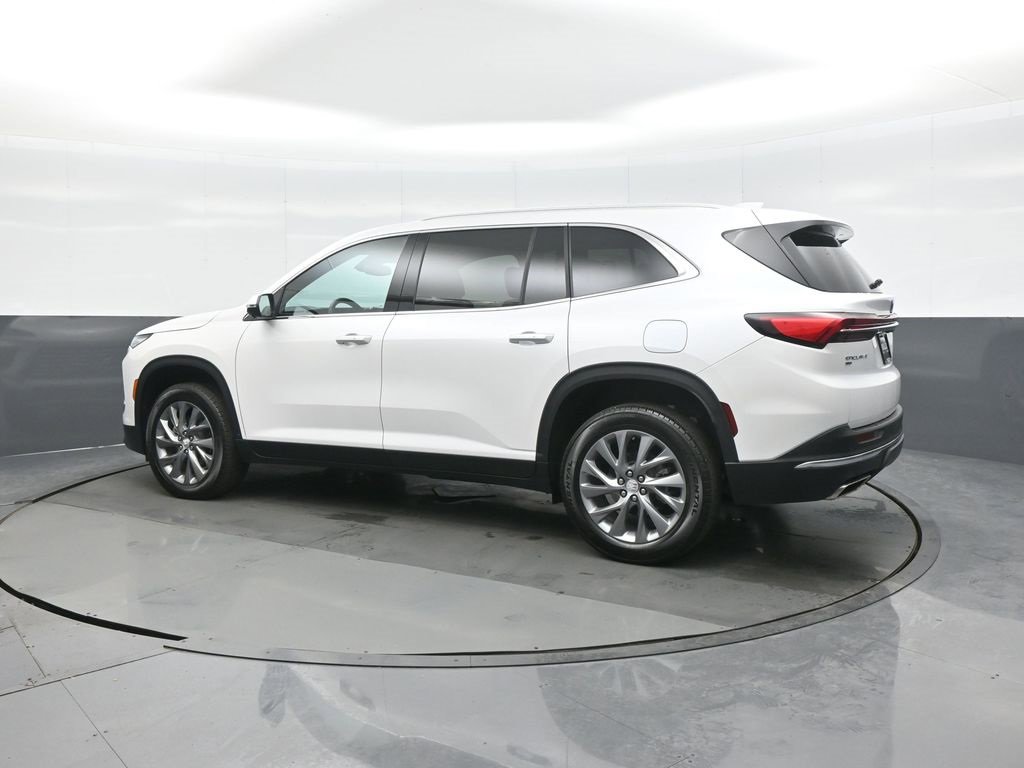 Used 2025 Buick Enclave Preferred w/ Power Package image 5