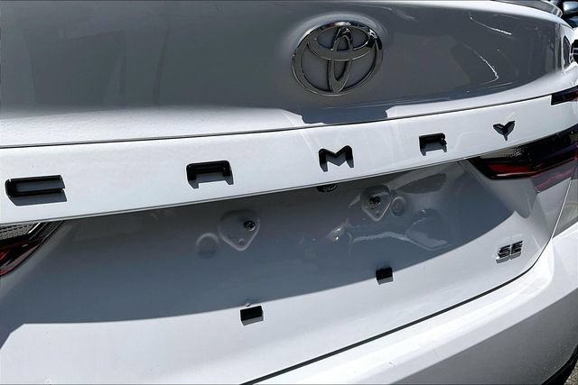 Used 2026 Toyota Camry SE FWD image 8