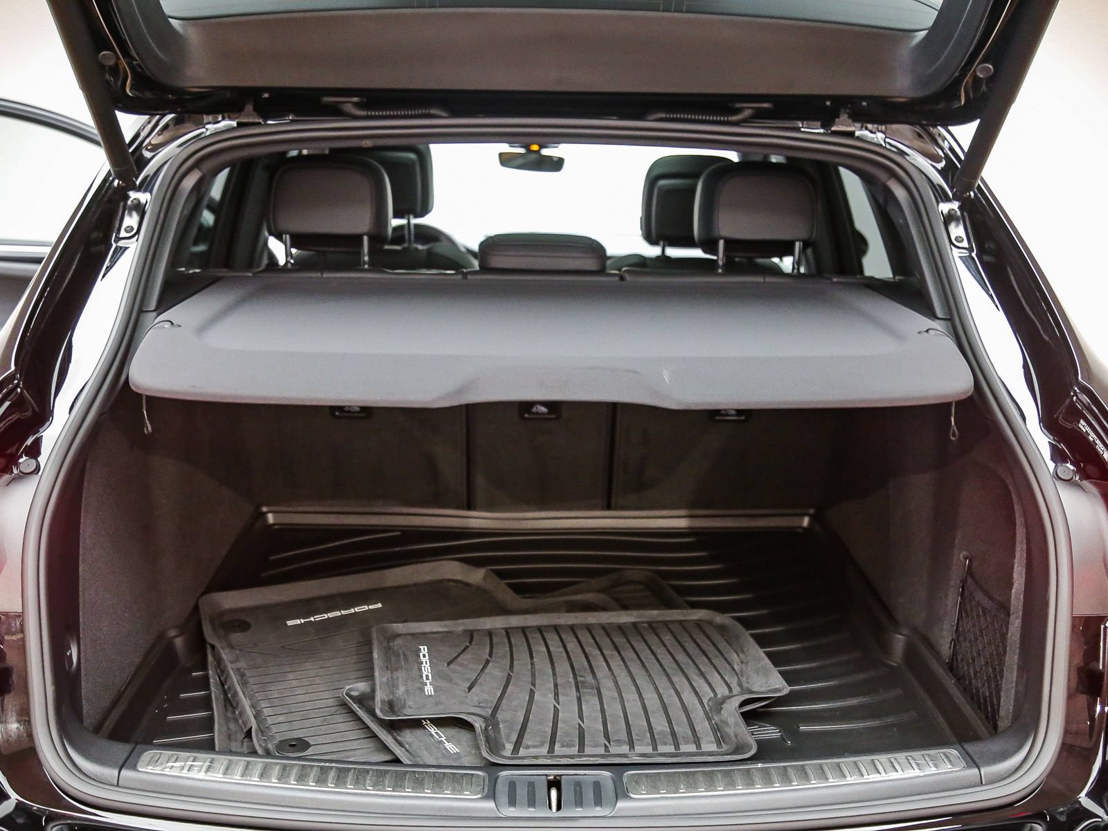 Certified 2026 Porsche Macan AWD/4WD image 31