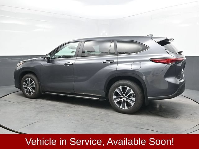 Used 2023 Toyota Highlander XLE AWD/4WD image 4