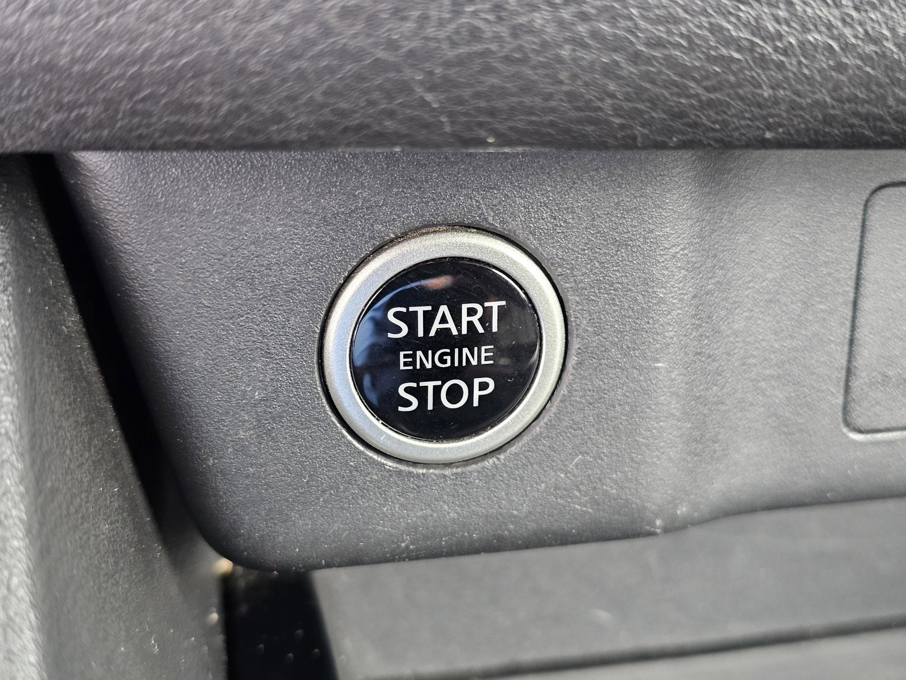 Used 2023 Nissan Rogue SV image 24