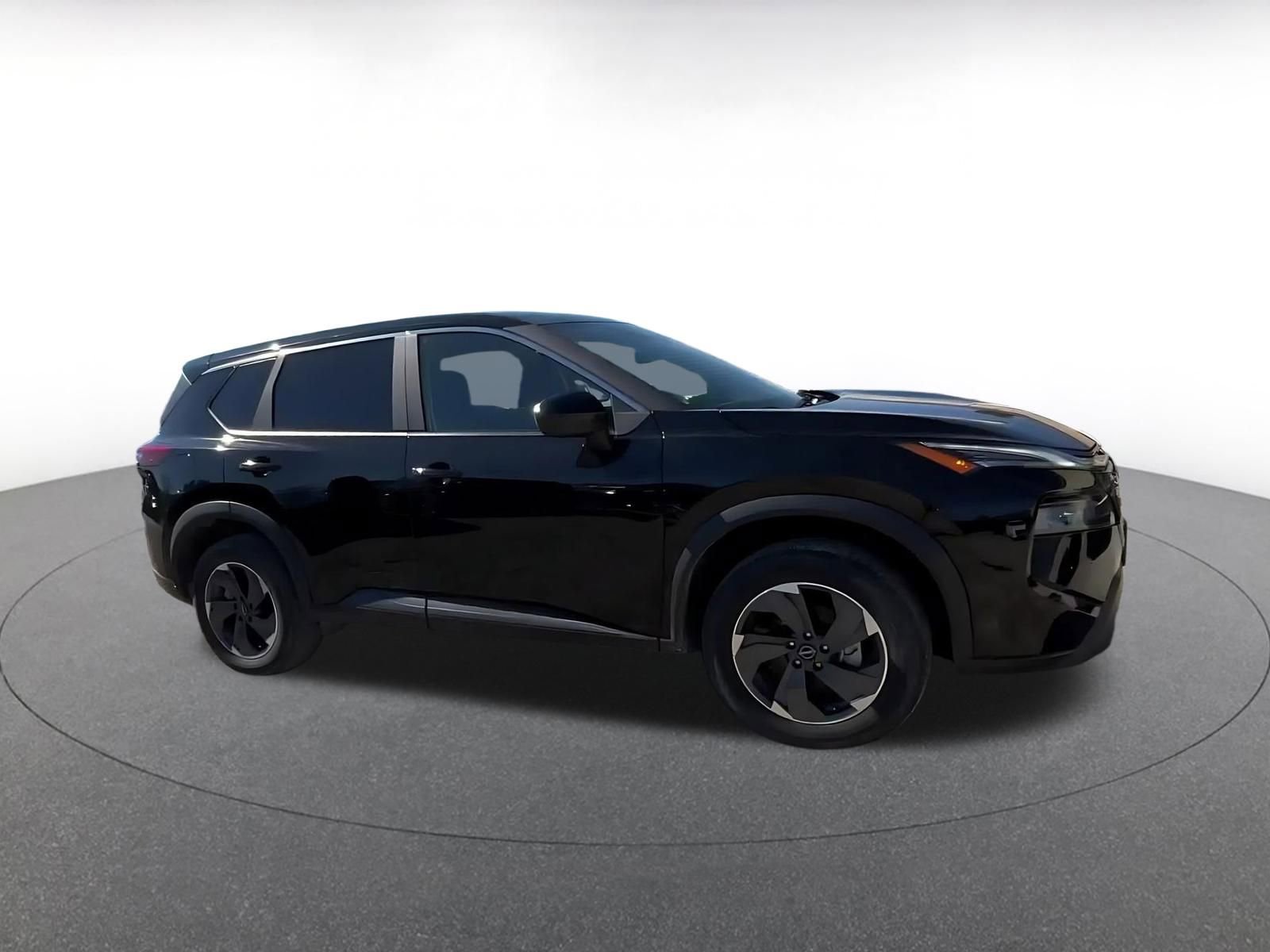 Used 2025 Nissan Rogue SV FWD image 2