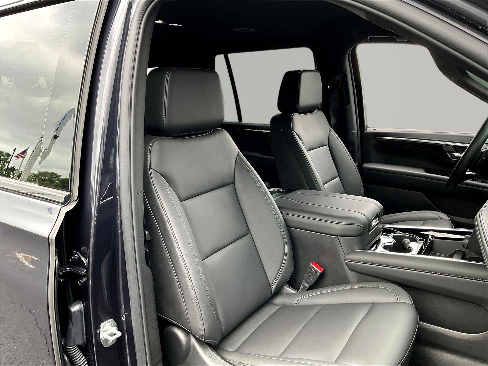 Used 2026 Chevrolet Tahoe Z71 w/ Comfort Package AWD/4WD image 30