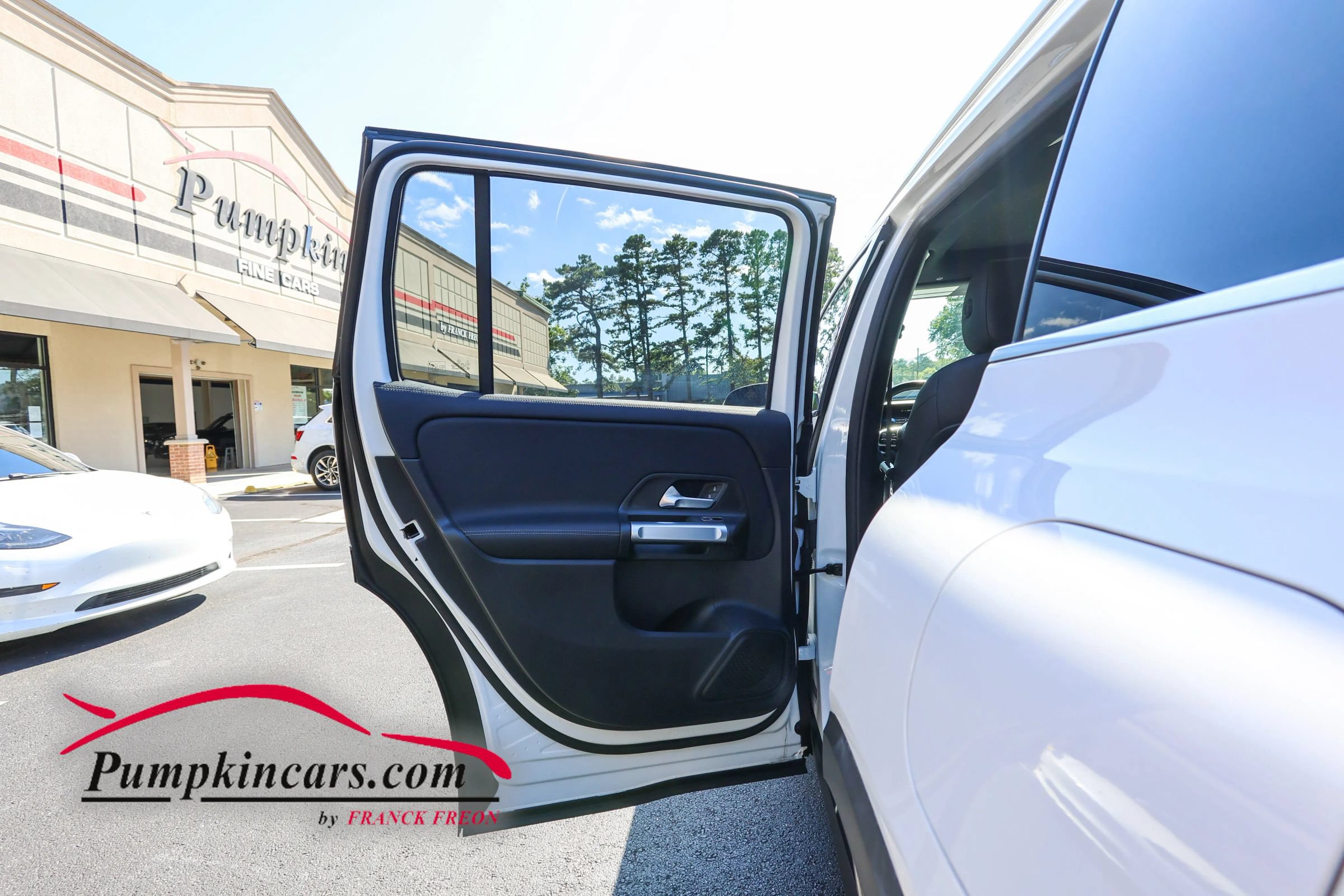 Used 2023 Mercedes-Benz GLB 250 4MATIC w/ Premium Package image 20