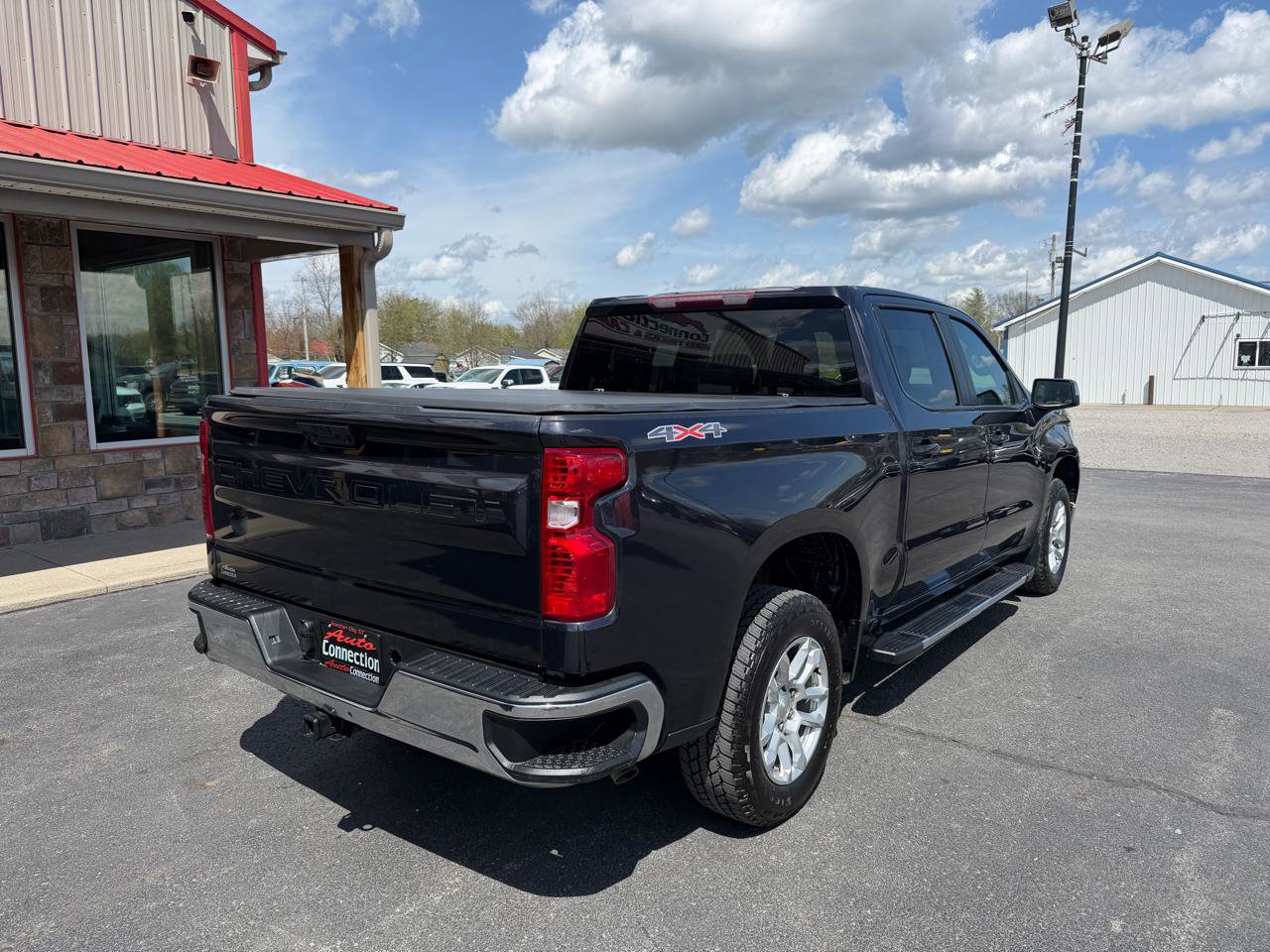 Used 2022 Chevrolet Silverado 1500 LT AWD/4WD image 4