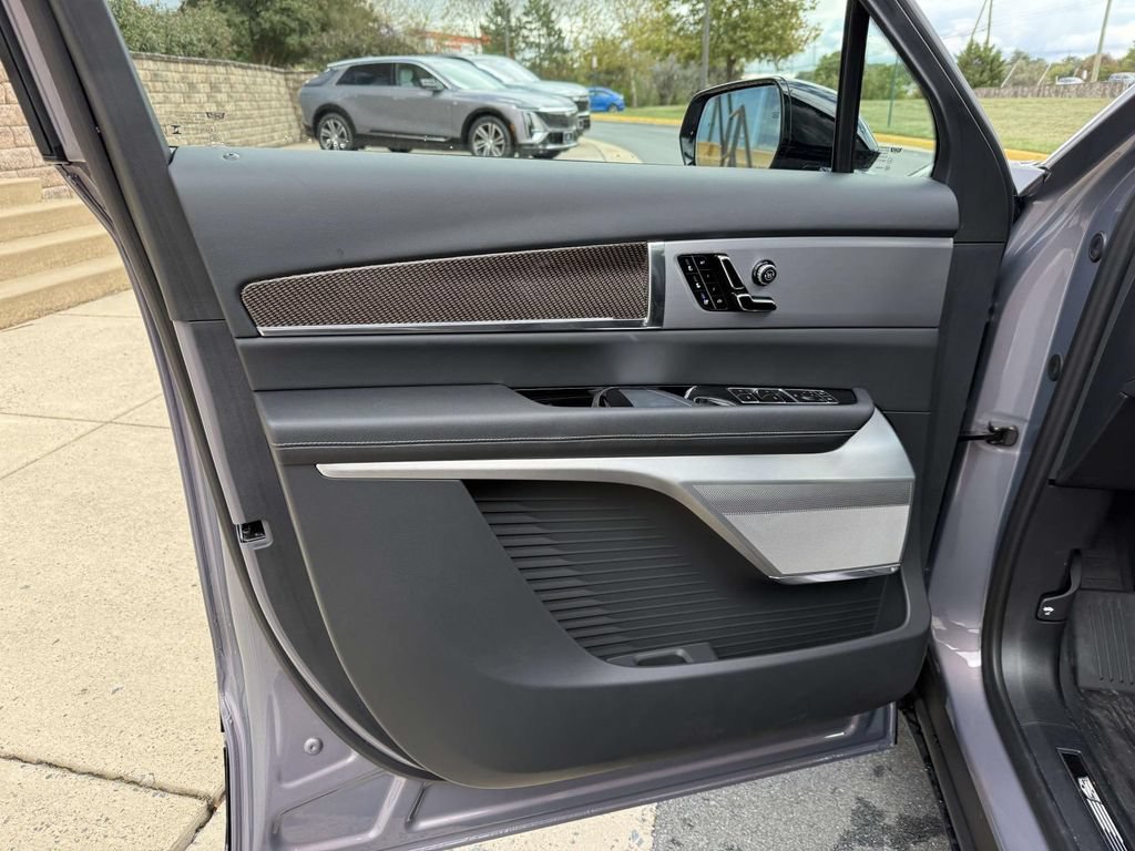 New 2026 Cadillac Vistiq Luxury w/ LPO, Floor Liner Package AWD/4WD image 20