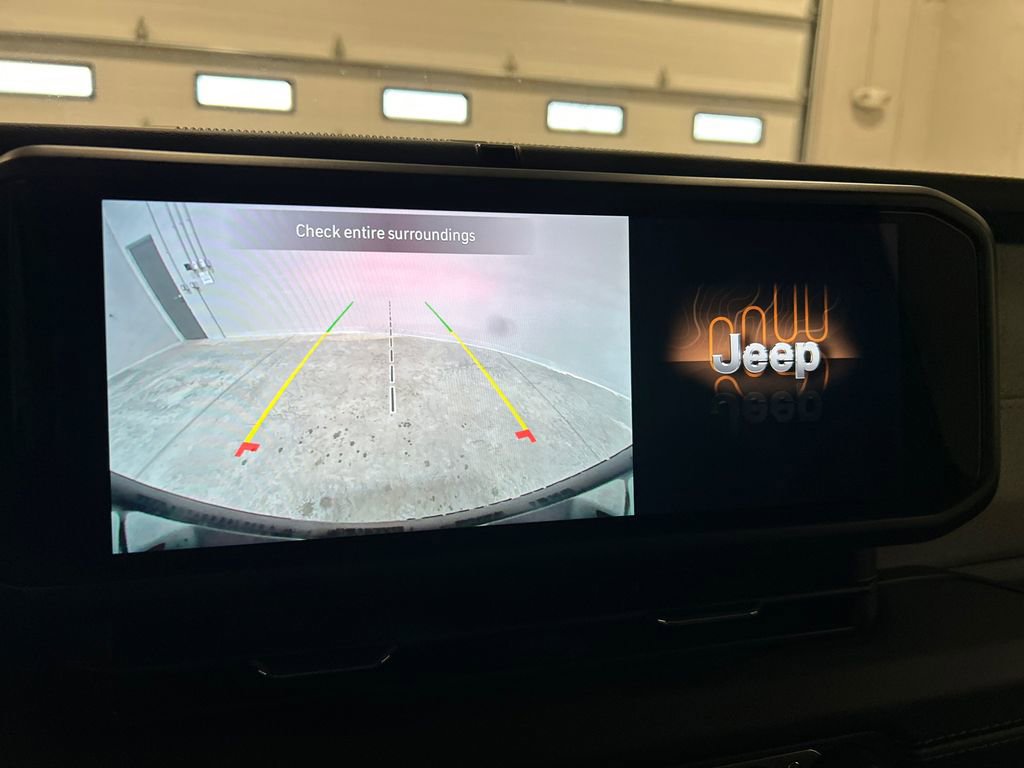 Used 2025 Jeep Wrangler Unlimited Sahara AWD/4WD image 23