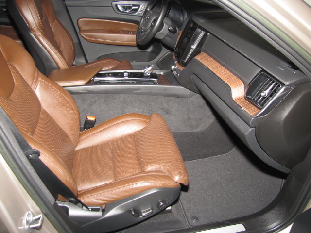 Used 2023 Volvo XC60 B5 Ultimate FWD image 41