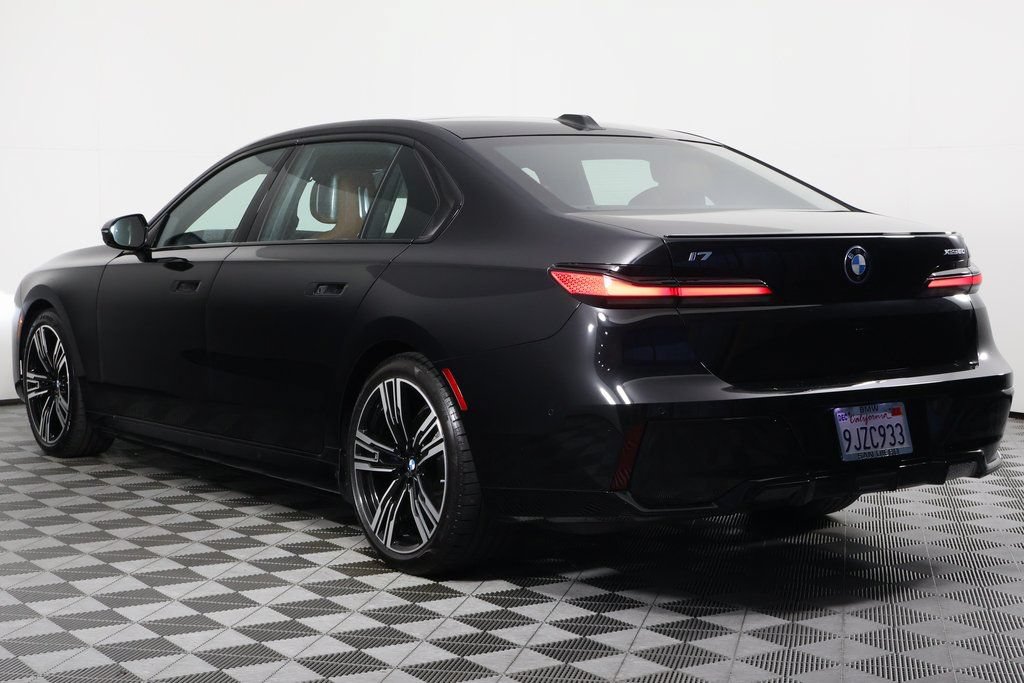 Certified 2024 BMW i7 xDrive60 w/ Executive Package AWD/4WD image 6