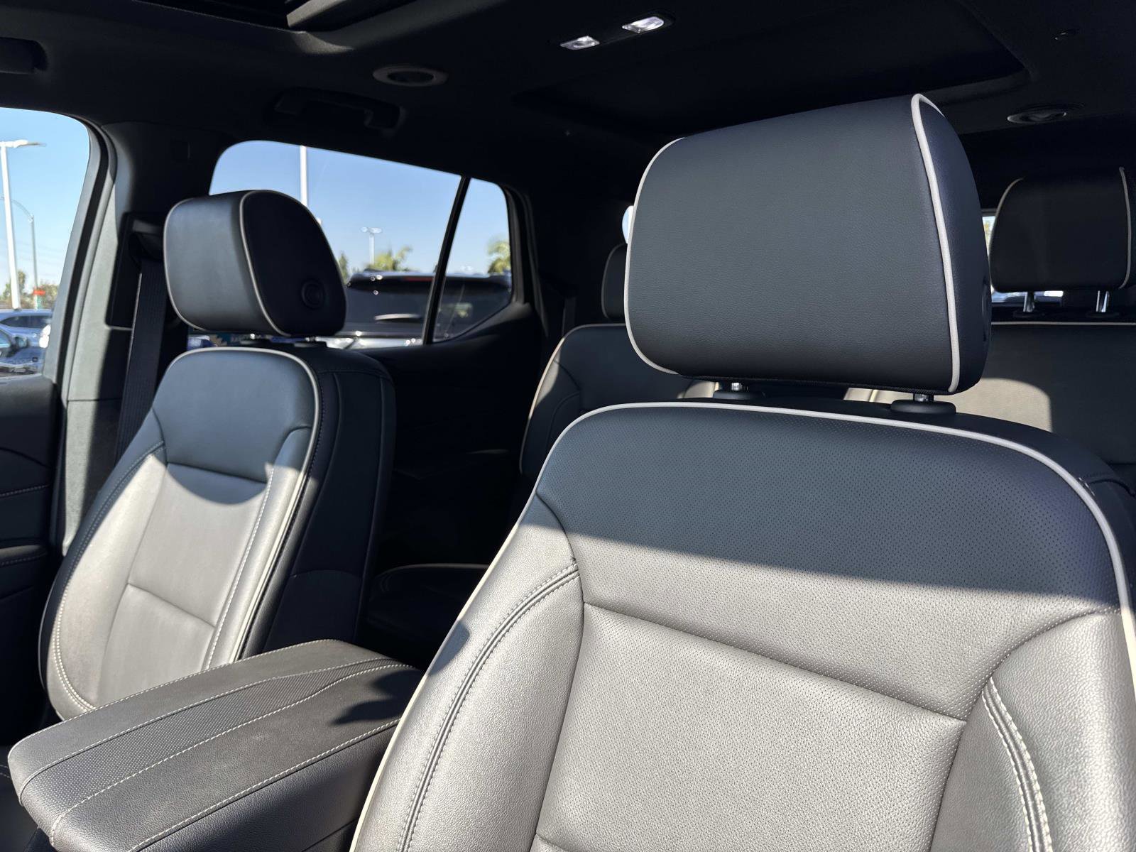 Used 2022 Chevrolet Traverse Premier image 16