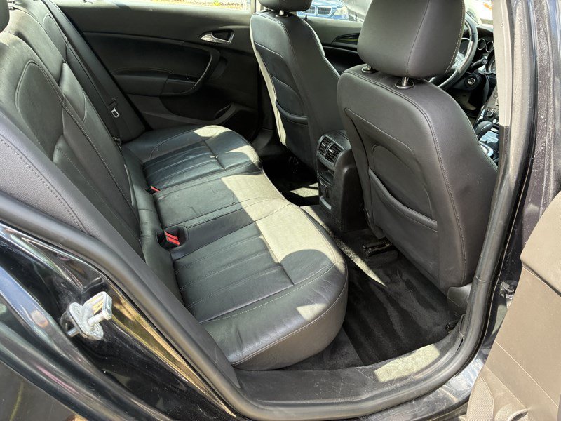 Used 2011 Buick Regal CXL Turbo w/ TO2 Preferred Equipment Group FWD image 16