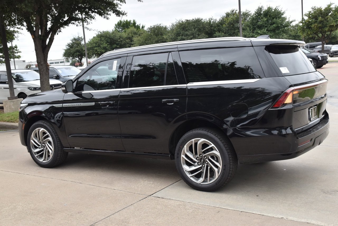 New 2026 Lincoln Navigator Reserve AWD/4WD image 10