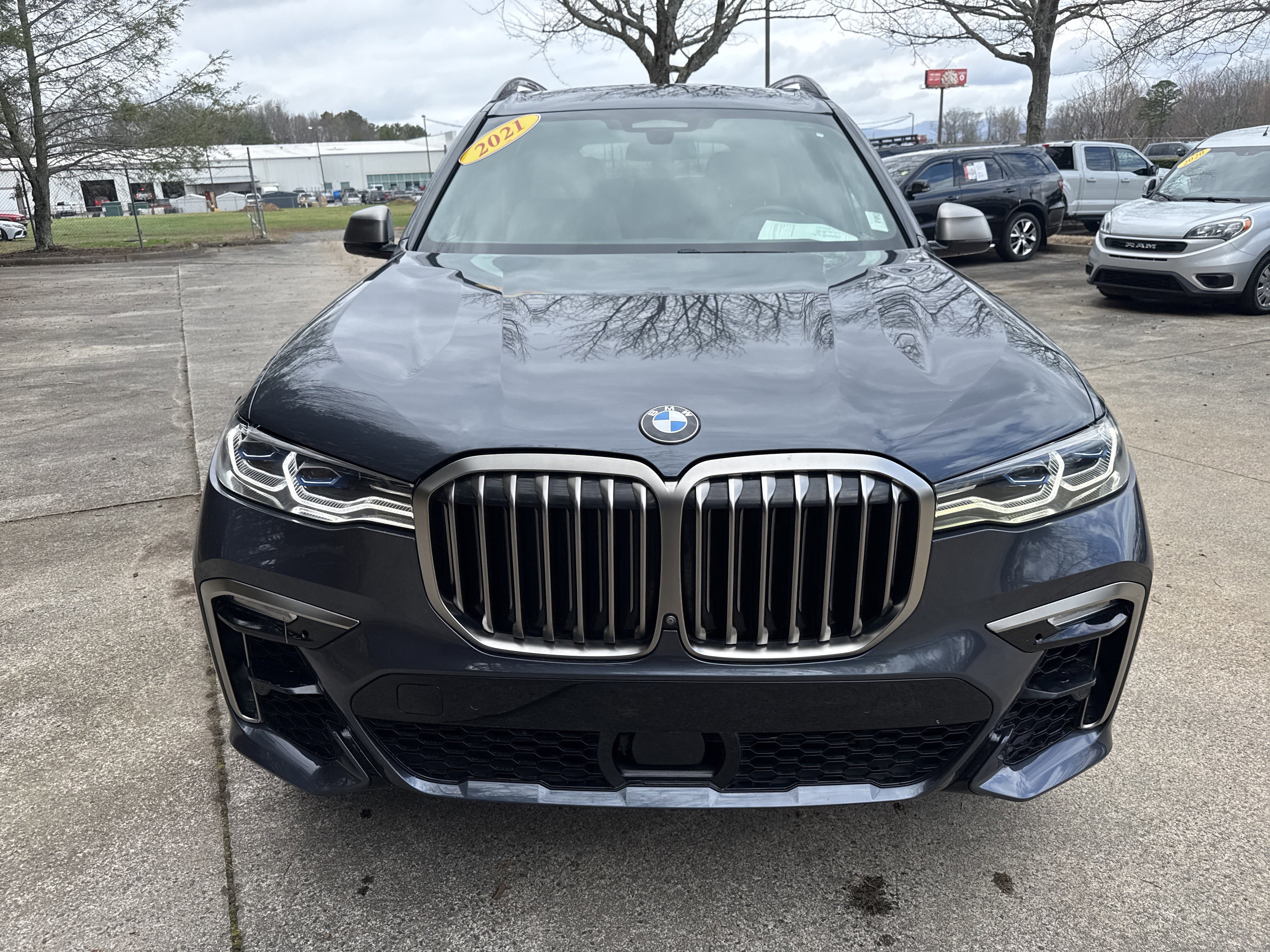 Used 2021 BMW X7 M50i w/ Dynamic Handling Package image 2