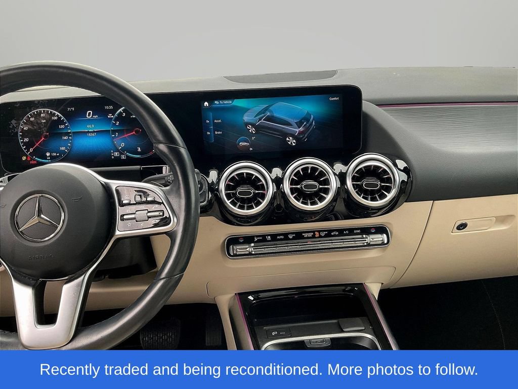 Used 2023 Mercedes-Benz GLA 250 4MATIC w/ Premium Package image 11