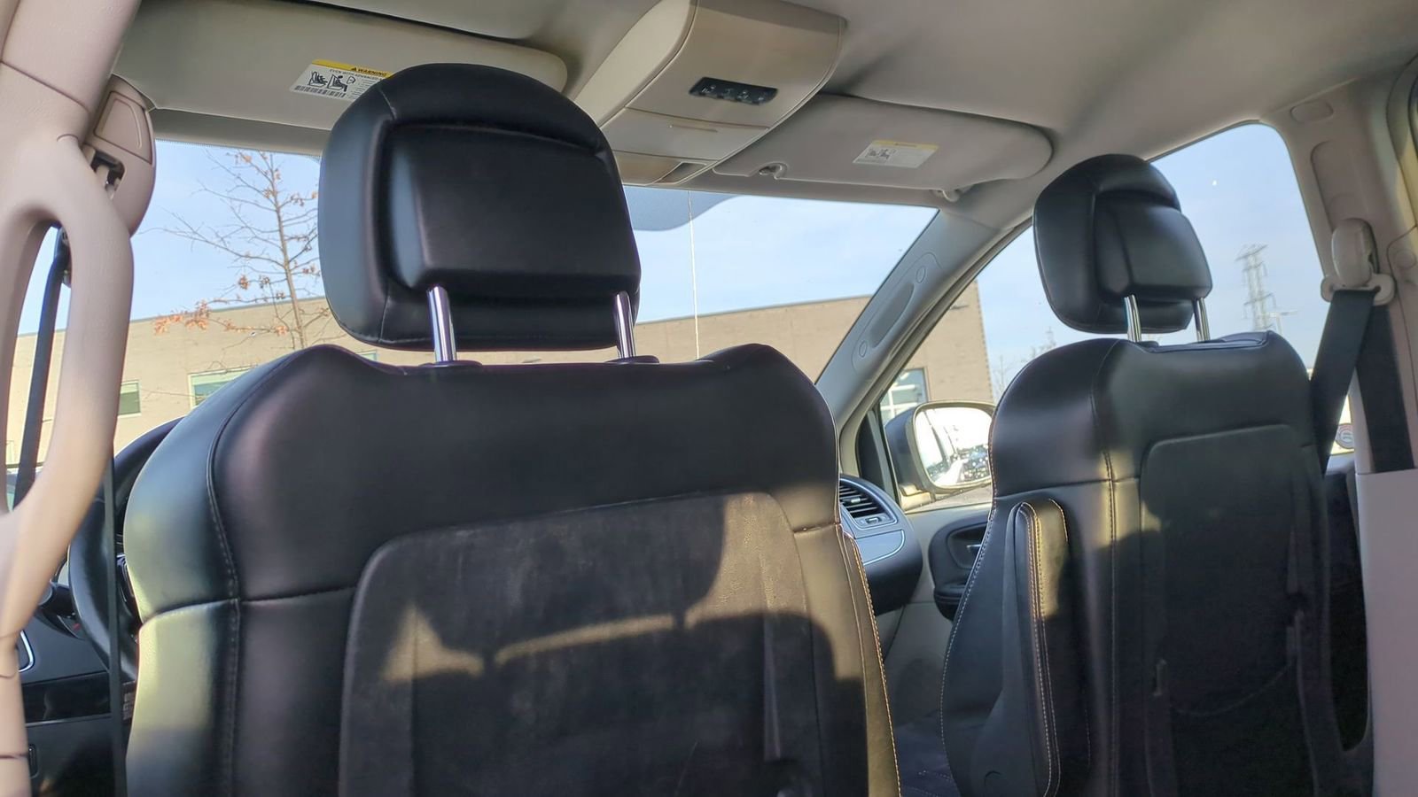 Used 2014 Chrysler Town & Country Touring-L image 20