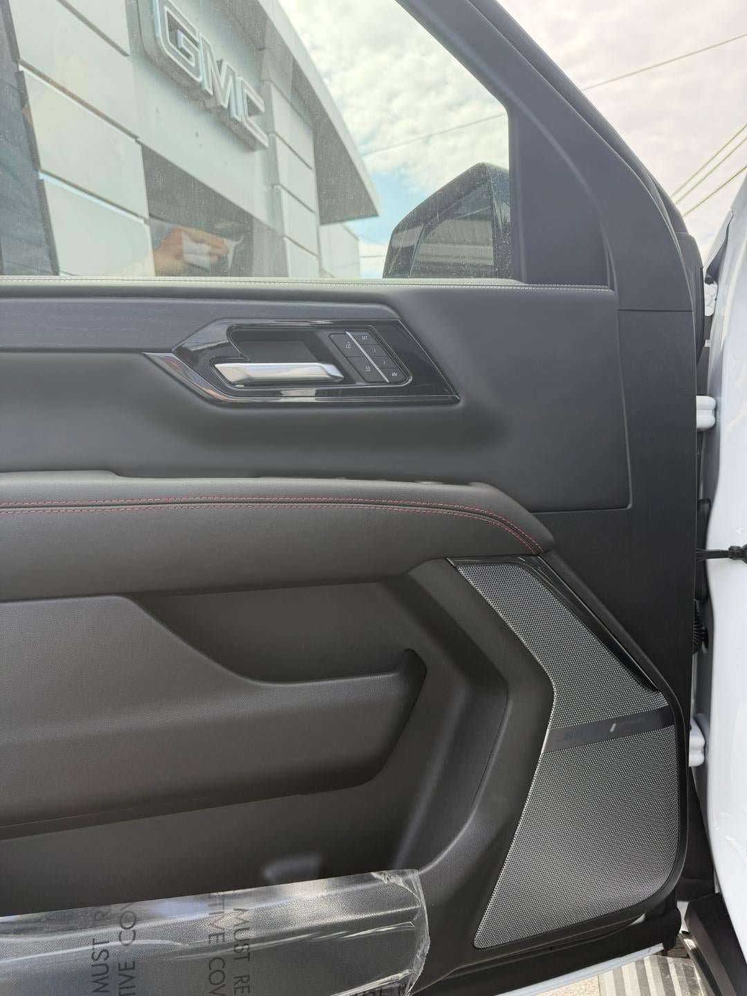 New 2026 GMC Yukon AT4 Ultimate w/ LPO, Floor Liner Package AWD/4WD image 19