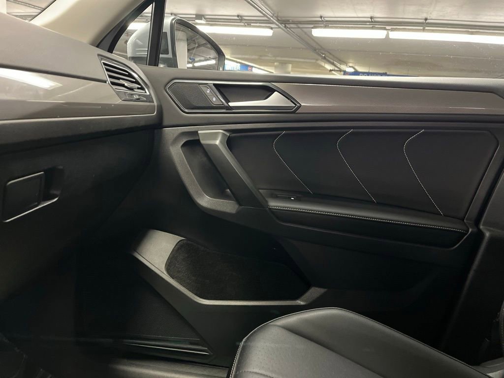 Used 2024 Volkswagen Tiguan SE w/ Panoramic Sunroof Package image 31