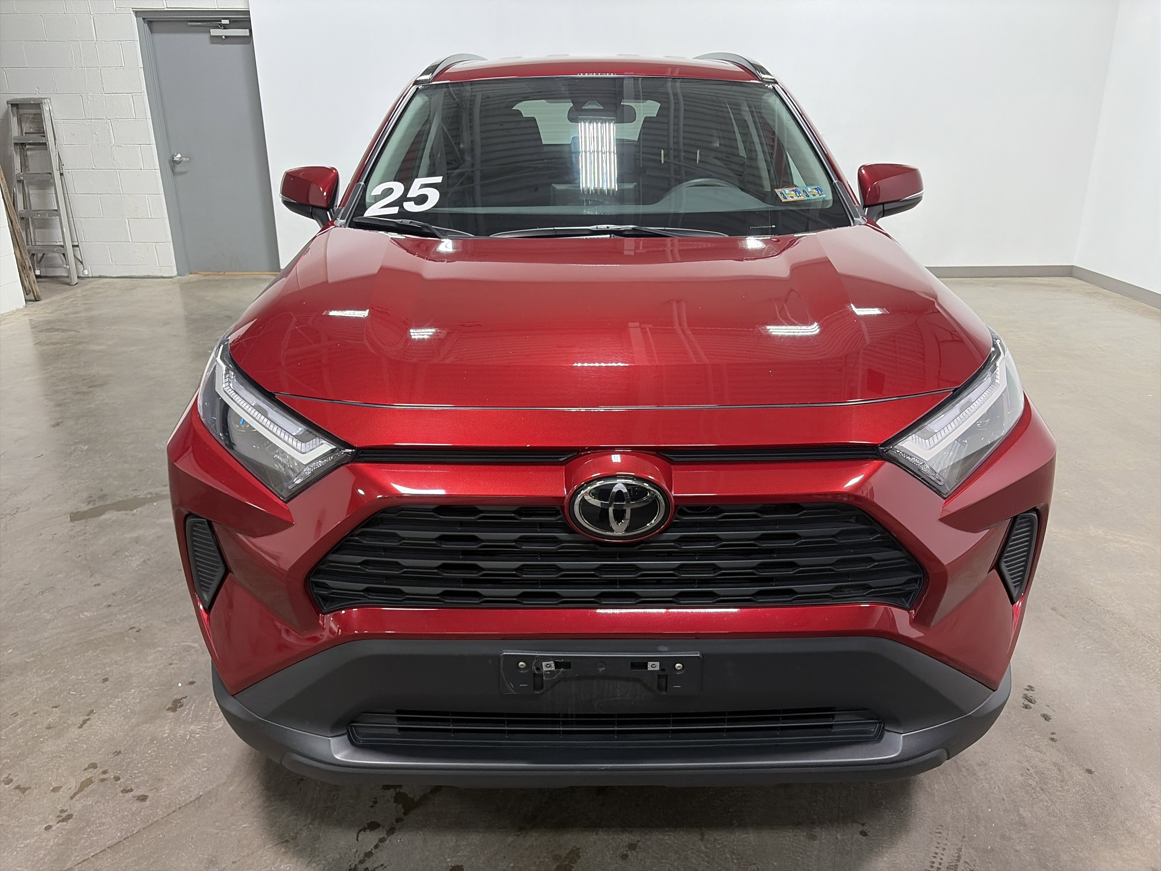 Used 2025 Toyota RAV4 XLE image 8