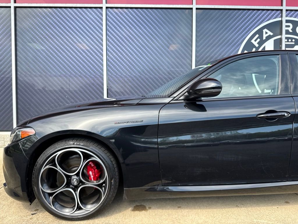 Used 2024 Alfa Romeo Giulia AWD image 23