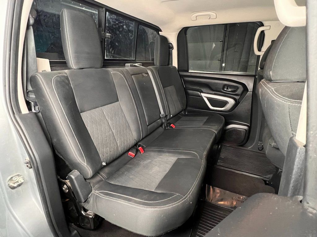 Used 2018 Nissan Titan SV image 10