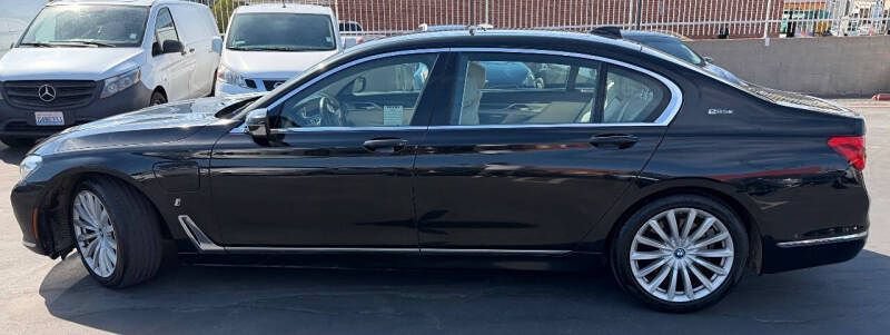 Used 2018 BMW 740e xDrive AWD/4WD image 9