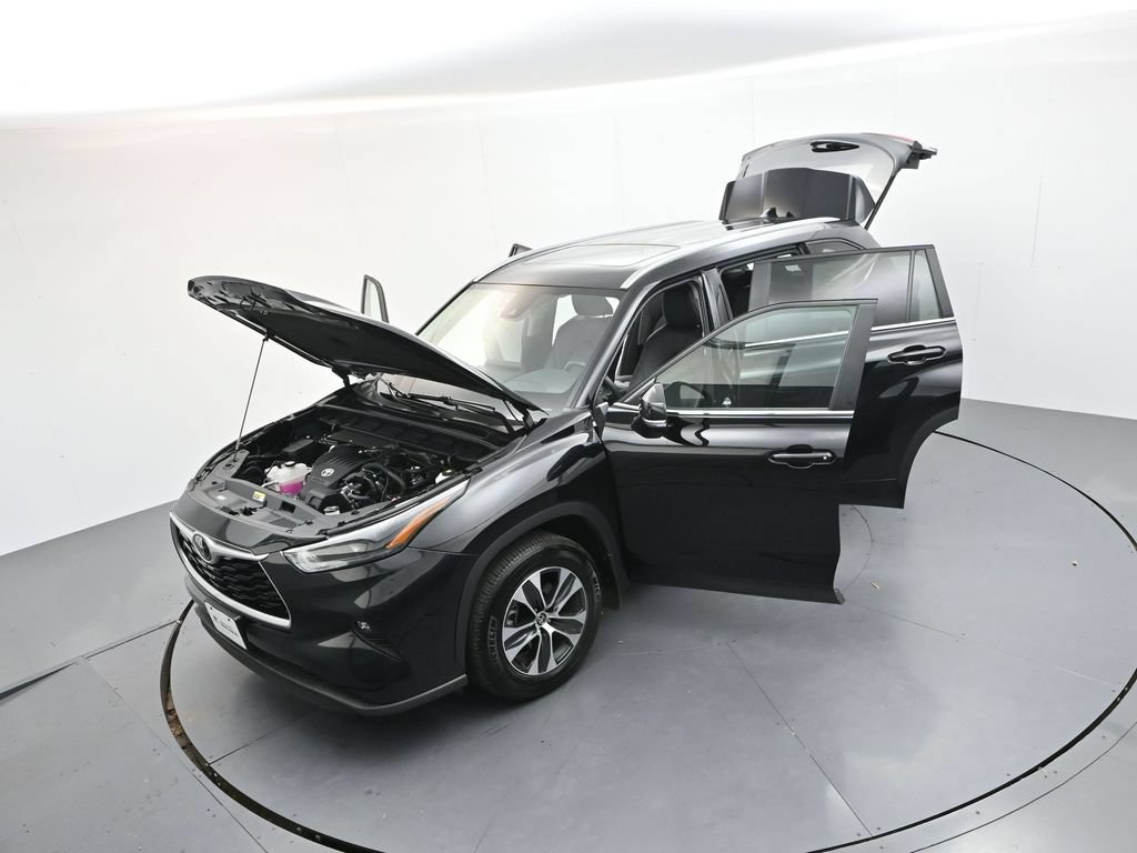 Used 2025 Toyota Highlander XLE AWD/4WD image 35