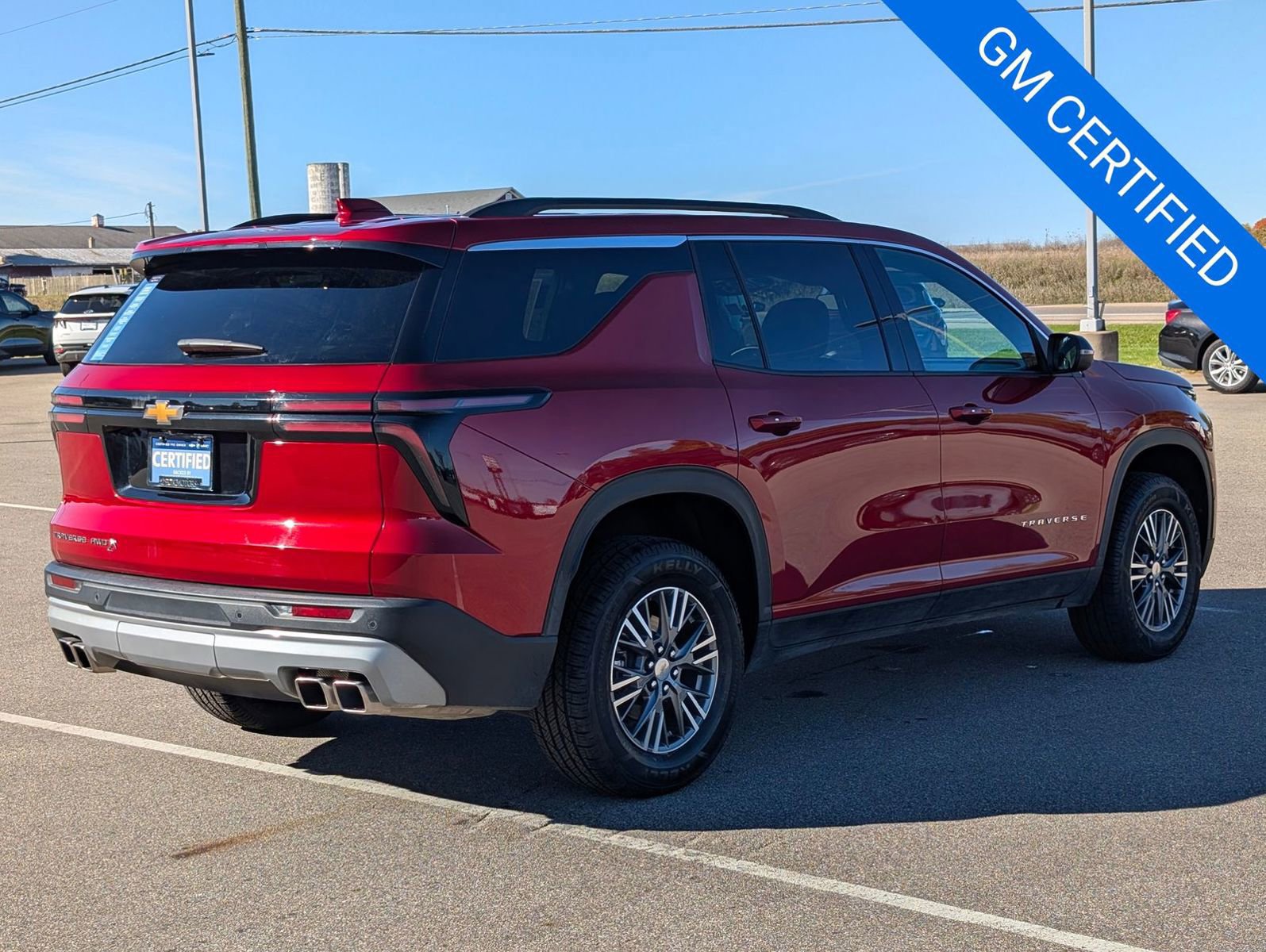 Used 2025 Chevrolet Traverse LT image 4