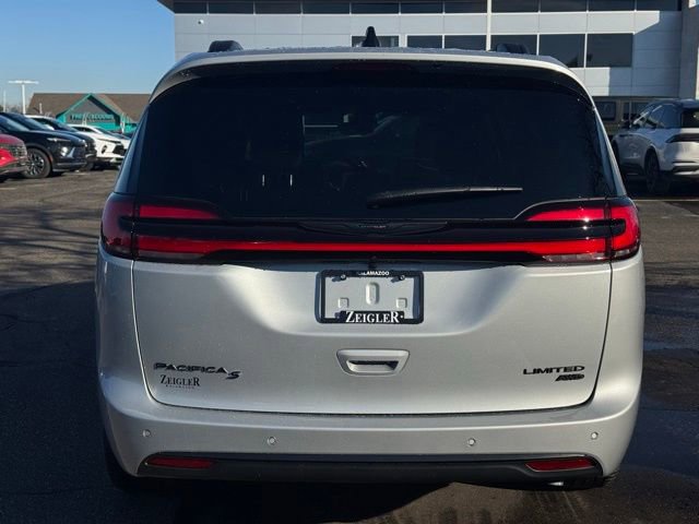 New 2026 Chrysler Pacifica Limited w/ S Appearance Package image 5