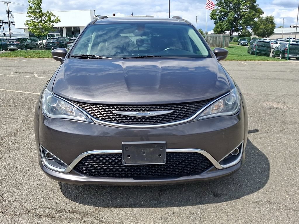 Used 2018 Chrysler Pacifica Touring-L FWD image 5