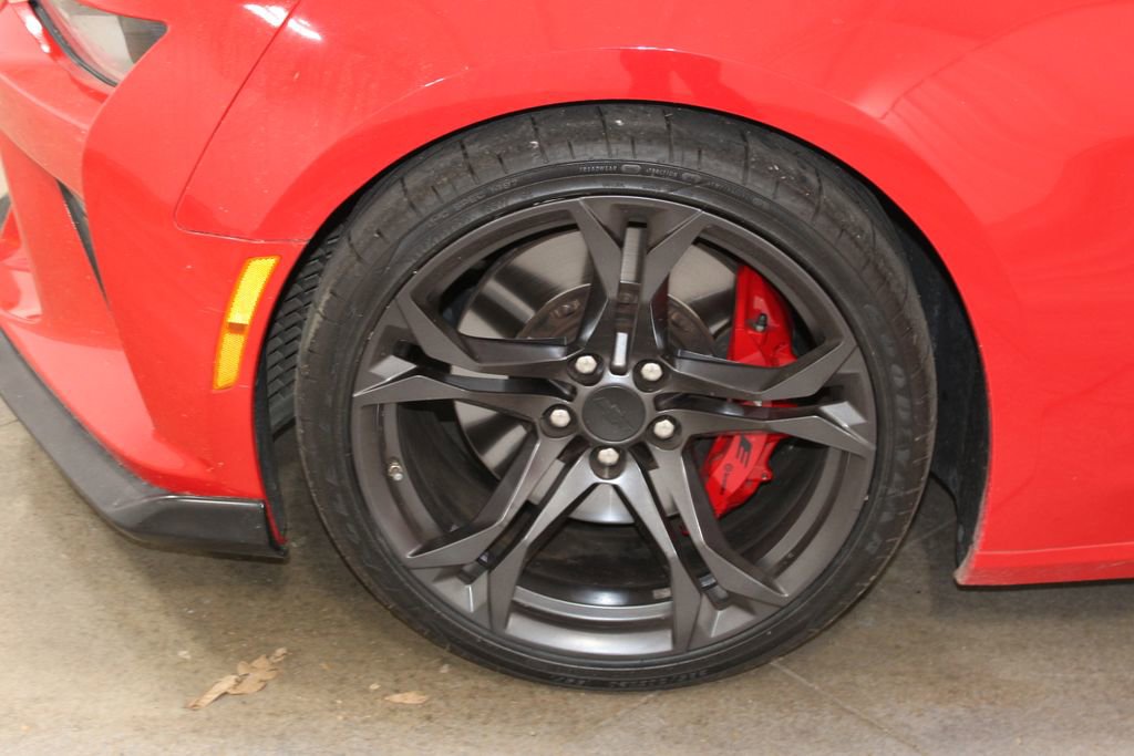 Used 2018 Chevrolet Camaro SS RWD image 34
