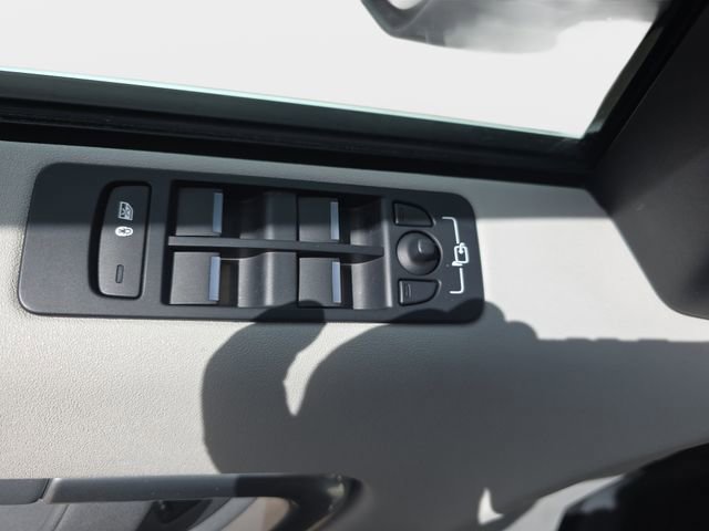 Used 2019 Land Rover Discovery Sport SE image 30